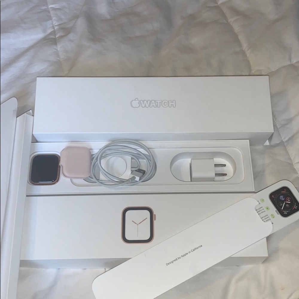 Series 4.  Gold Aluminum 40 MM